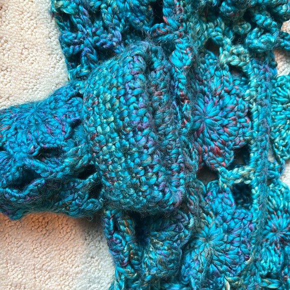 GORGEOUS FIONA WOOF CROCHET SWEATER WITH TURQUOISE TONES SZ L - Picture 3 of 11